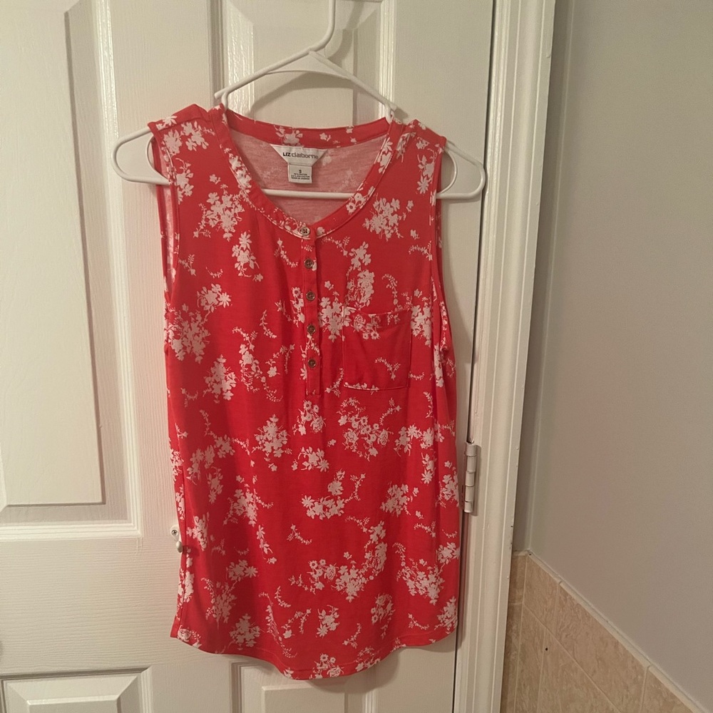Brad is LIzclaiborne and size s and it new never used and good condition